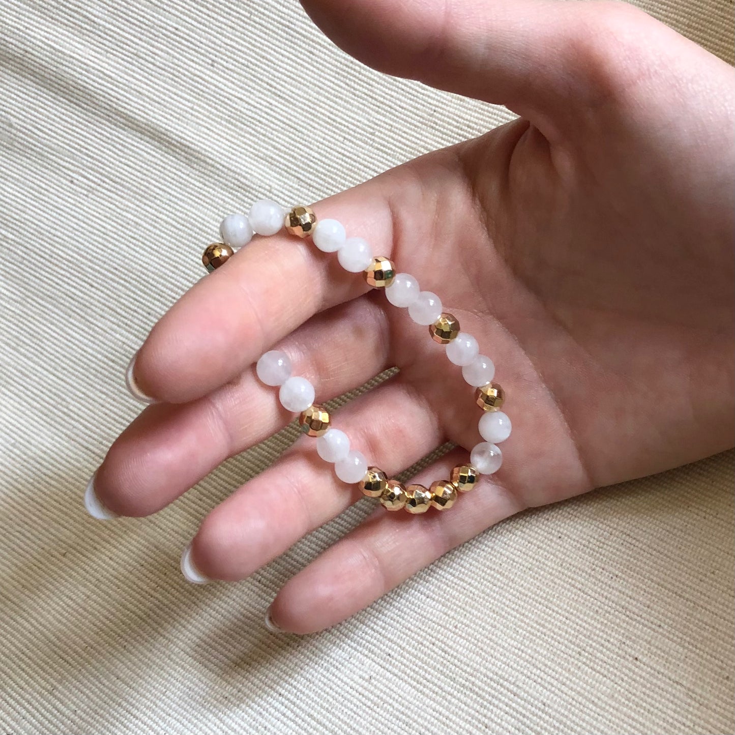 Pulsera de Piedra Luna y dorado