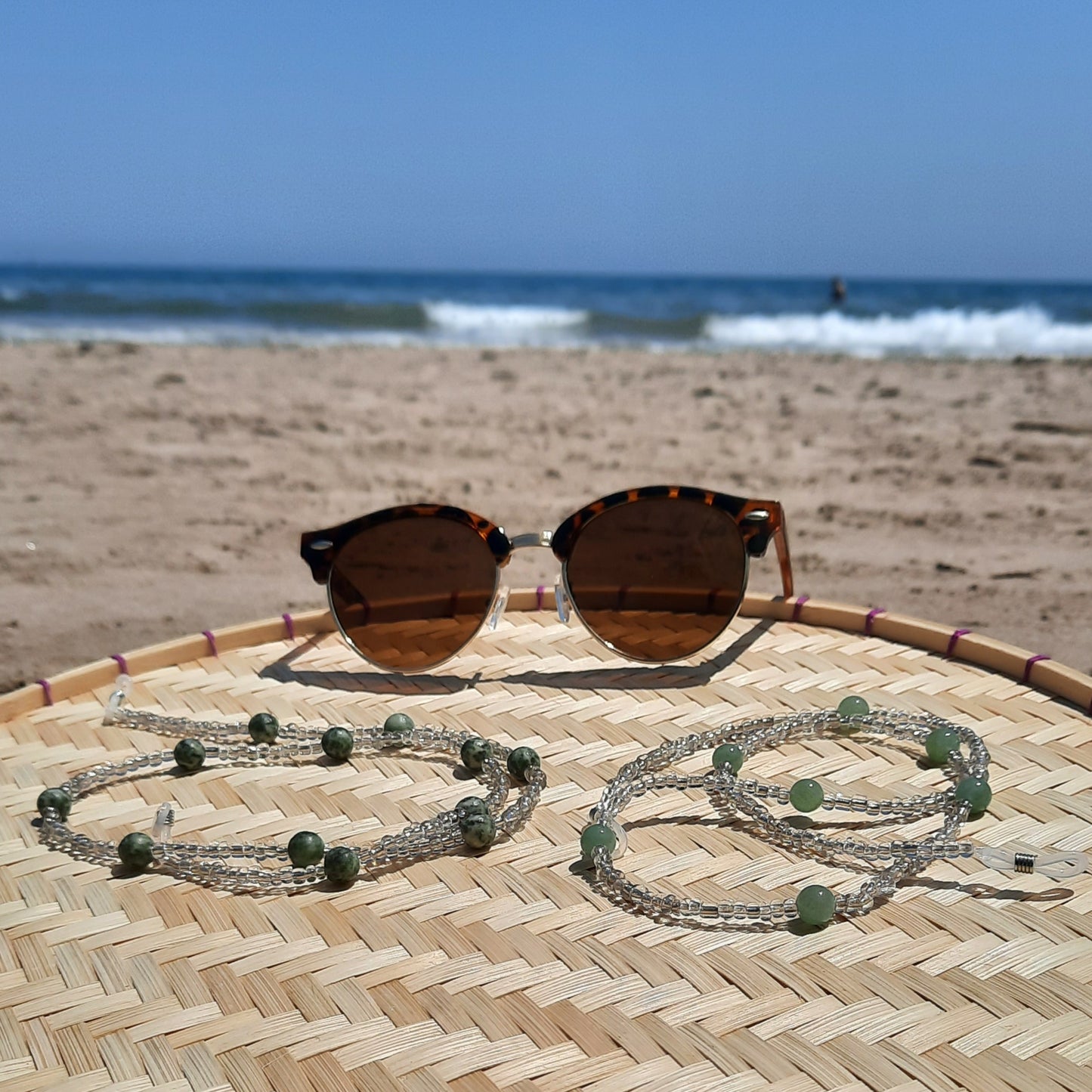 Cuelga gafas bolitas de Cuarzo y Ágata Musgo