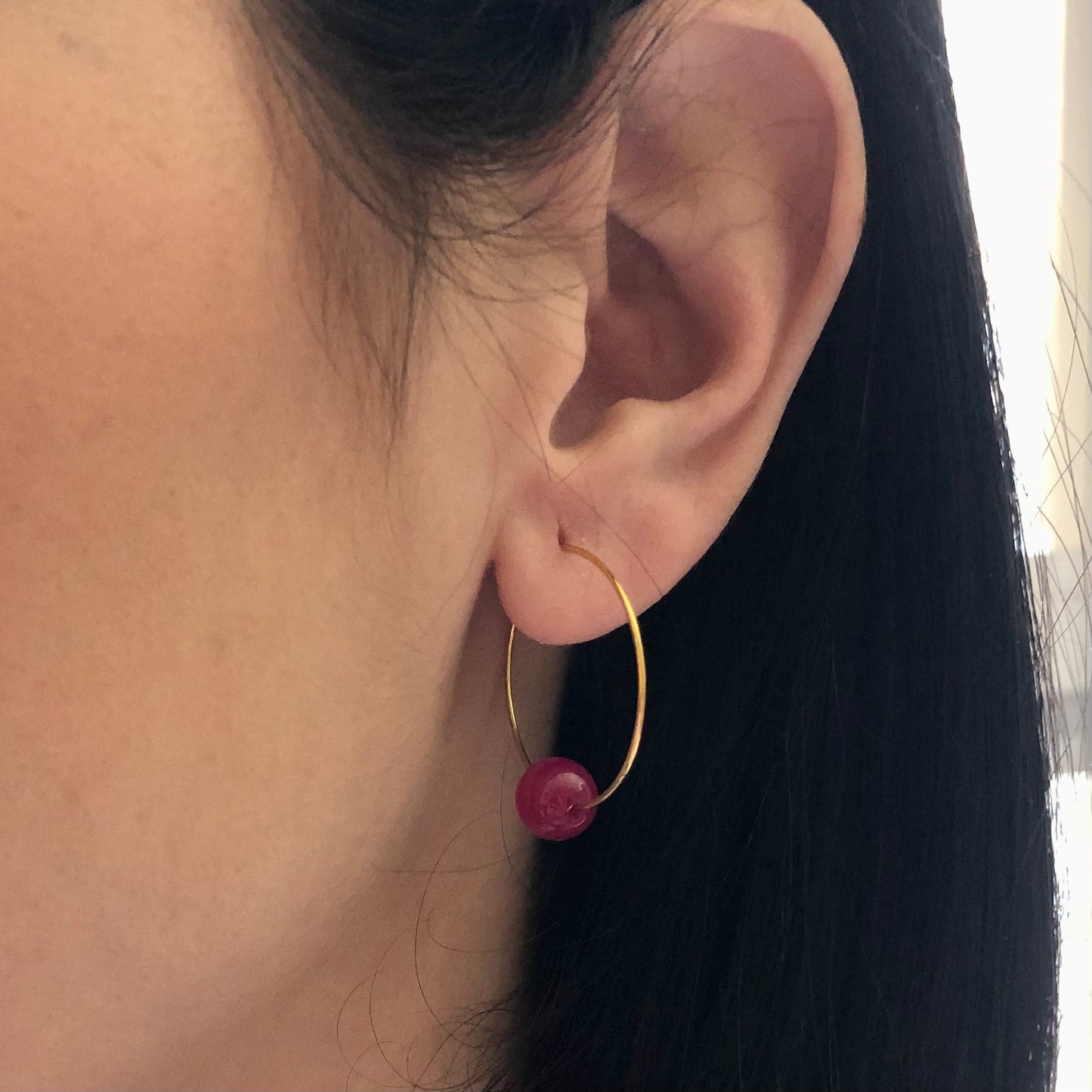 Pendientes dorados con Ágata Fucsia