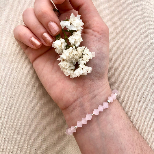 Pulsera de Cuarzo Rosa tallada